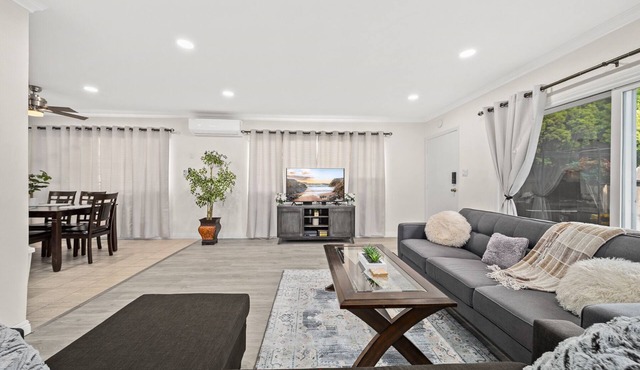 Dreamy & Relaxing Gem ~ 12mins to DT LA ~ Backyard