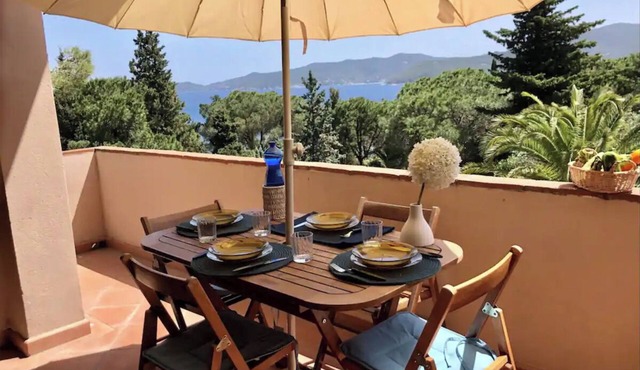 Duplex apartment with sea view, 50 meters from the beach