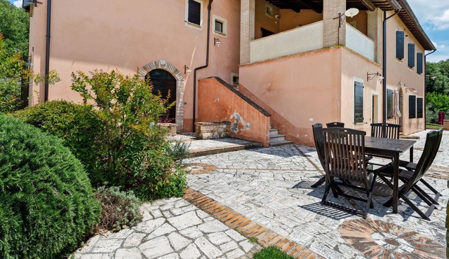Elegant apartment with swimming pool 1 hour from Rome