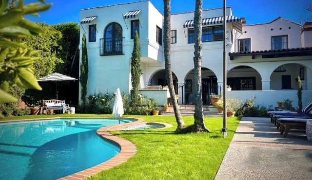 Elegant & Central Hollywood Estate