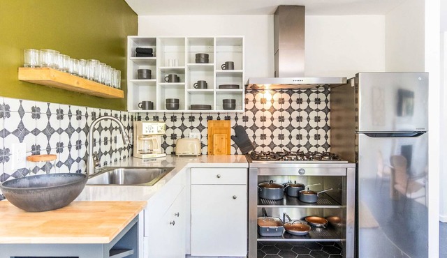 Elegant Long Beach Getaway - 2 Units & Patio