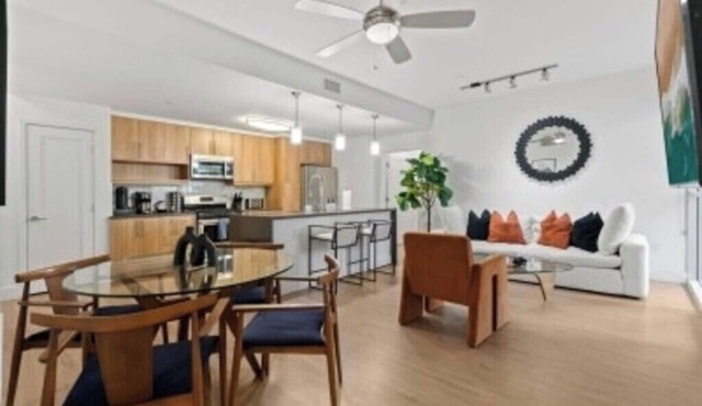 Emerald Garden' Upscale & Serene Retreat Walk to Beach Pool Gym