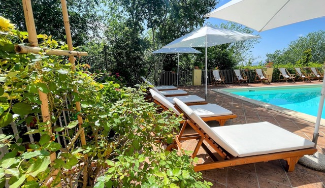Enjoy all the facilities of Spoleto Country Park Be active or relax Sleeps 10