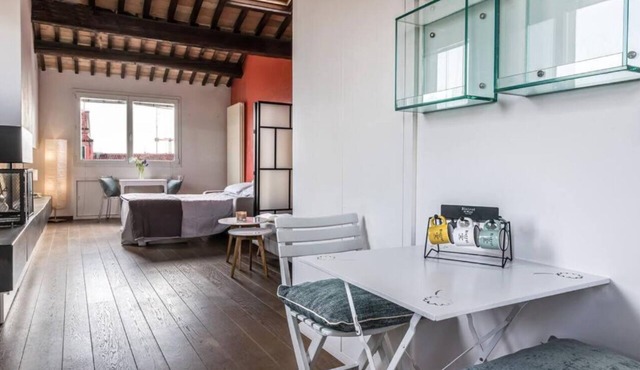 enJoy Home - Attic Room in Lords' Square