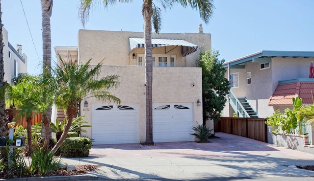 Enjoy Two Homes for the Price of One! Detached duplex in great Lantern Village