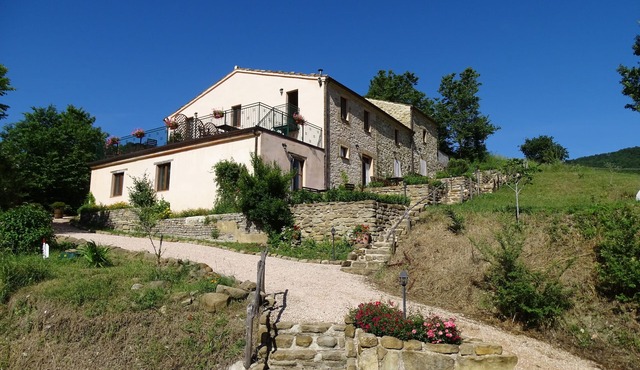 Enjoying nature in Cottage ‘La Sole & La Luna’ in Le Marche, Italy