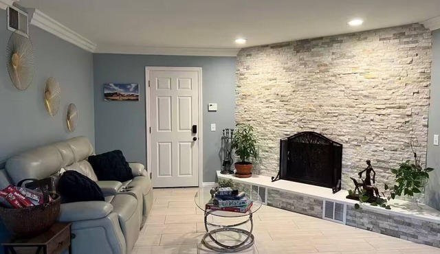 Entire Luxury 4BR House, Quiet Area, Private Yard