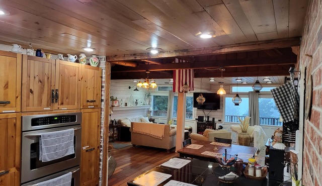 Escape to your cozy Cedarpines Park cabin, near Yaamava' fun!