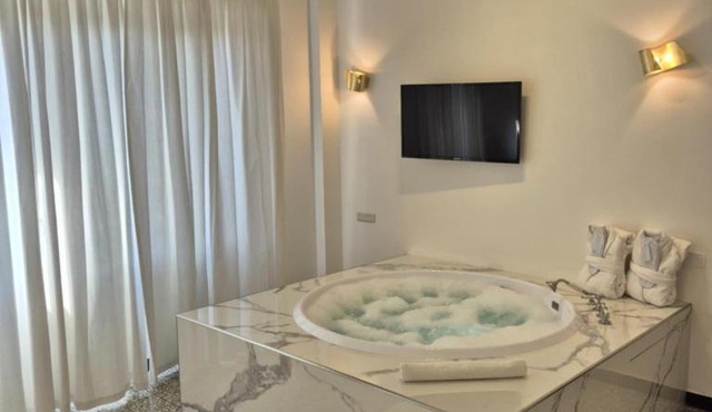 Eveline 2 - Piscina Privata o Jacuzzi