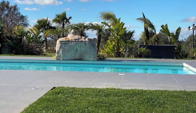 Exceptional villa 4 km from the Algarve's most beautiful beaches, with swimming.