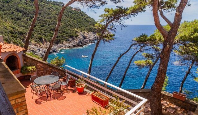 Exclusive Villa in Cala Piccola: Panoramic Views and Private Sea Access
