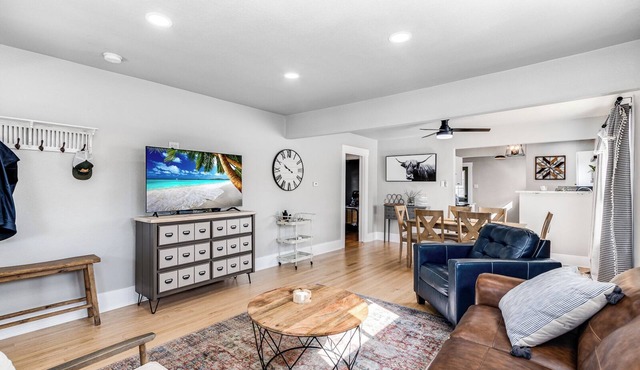 Experience Cheyenne in a cozy home, close to Downtown, Medical Center and CFD.