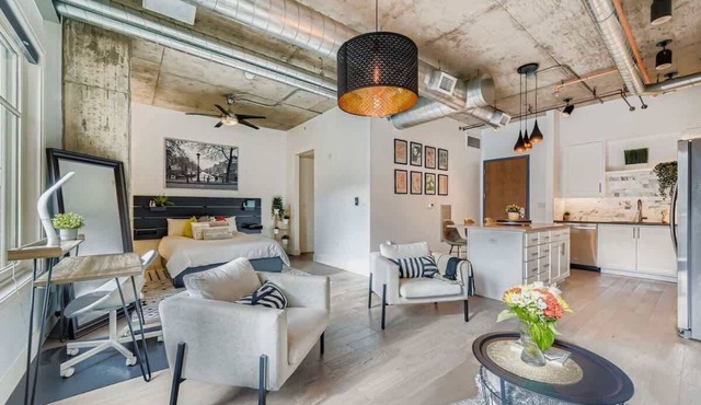 Exquisite Peloton Studio w/Large Balcony