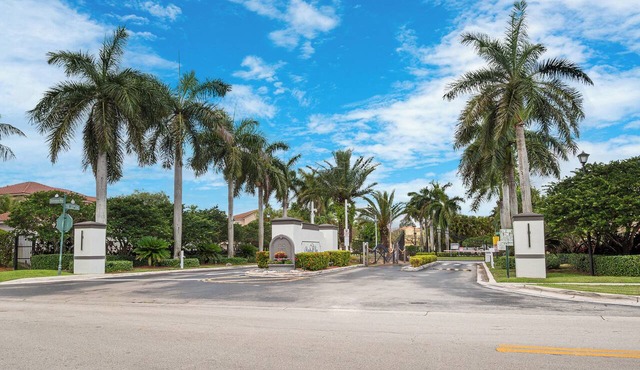 Fabulous 3-bedroom villa with AC in charming Homestead