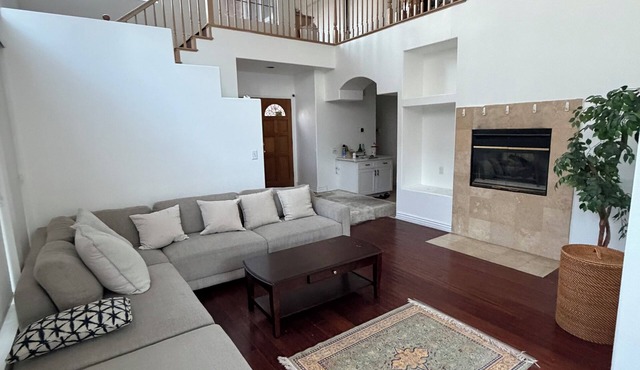 Fabulous 6-bedroom house in Fontana