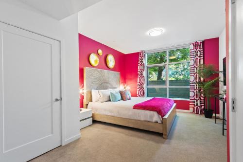 Fairfax District Chic City Oasis 2 BR Apt with Den 136