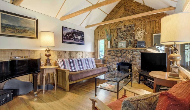 Fallsview Cabin! Rustic Forest Escape w/Rock Wall