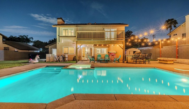 Family 4BR Pool Home w/Arcade Games/KING BED/Billiard Table/Sleeps12/near Yamava