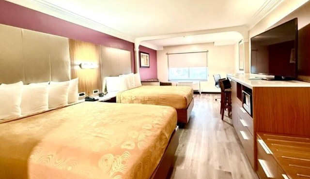 Family-Friendly Suite Near Six Flags | Spacious, Conveniently Near Universal
