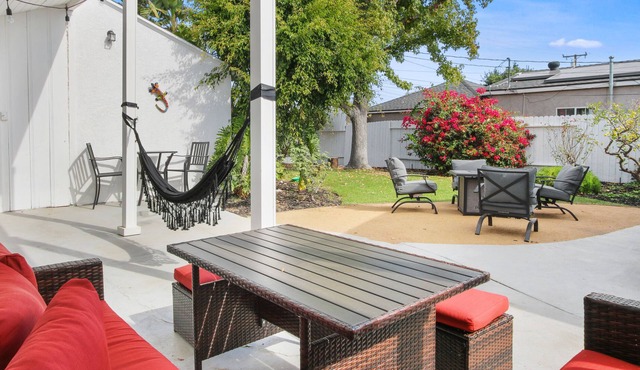FAMILY Gathering | KING Bed! | Big Kitchen & Patio