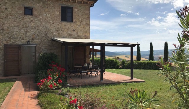 Fantastic apartment with terrace and pool overlooking Volterra