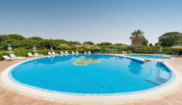 Farmhouse "Il Girasole - Tasso" with Shared Pool, Shared Garden & Wi-Fi