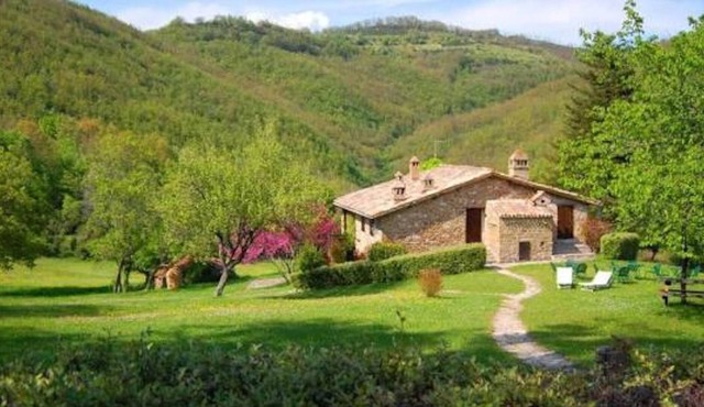 Farmhouse in the Monte Subasio Natural Park. Educational farm and agricultural company