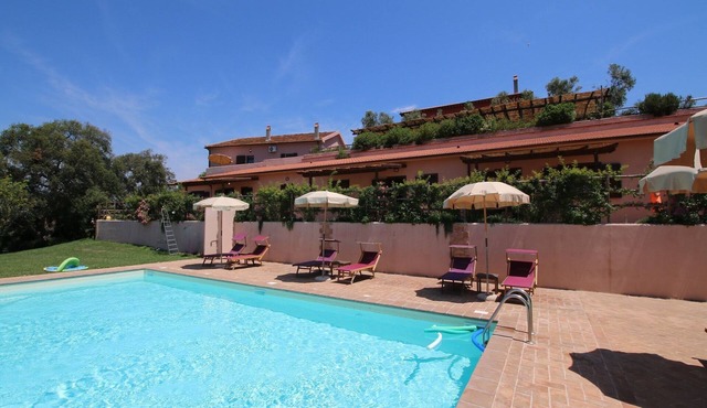 Farmhouse Montalto near Sandy Beaches