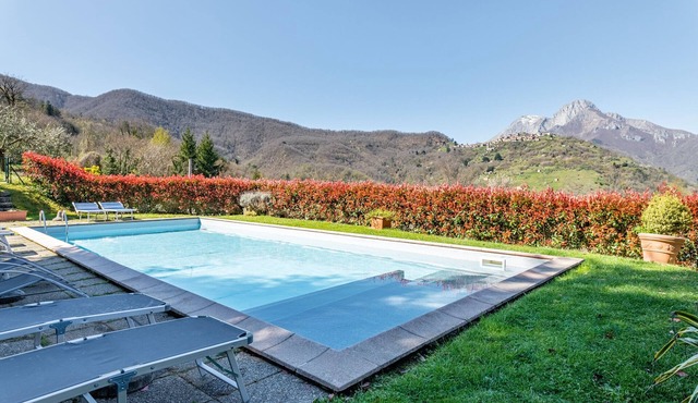 Farmhouse 'Orlando' with Mountain View, Shared Pool and Wi-Fi
