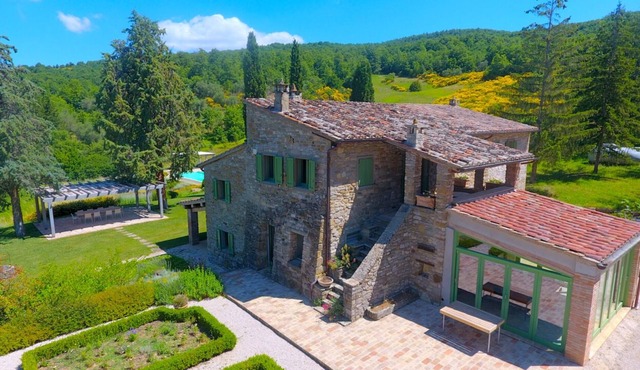 Fonticchio: Luxury Villa With Superb Views, Infinity Pool, Air-con. Free Wifi