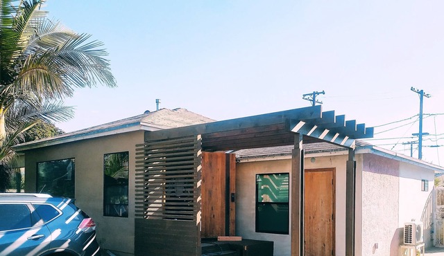 Fresh studio guest suite in a quiet neighborhood.