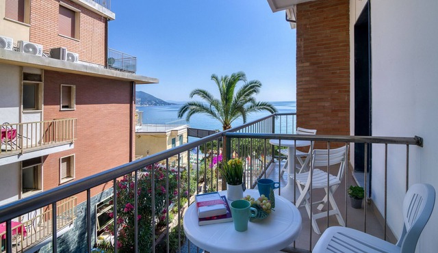 Frontline Beach 6 - B3 - Near To The Sea, Laigueglia, Italy