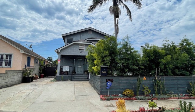 Fully Furnished Huge House in LA with Hot Tub/AC/WiFi/Washer/Dryer/BBQ/Parking