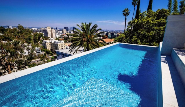 Glencoe -An Ultra Contemporary Home with Jaw-dropping City Views