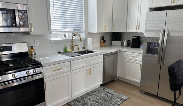 GLENDALE GEM: MODERN 2BR HOUSE BUILT in 2024 w/GARAGE & PRIVATE PATIO p77