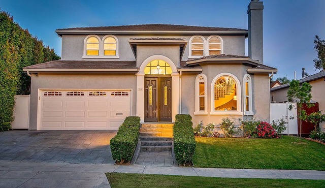 Gorgeous 3700 Sq Ft , 7 bedroom 5.5 bathroom Home