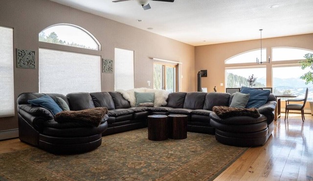 Gorgeous 4BD luxury mountain getaway