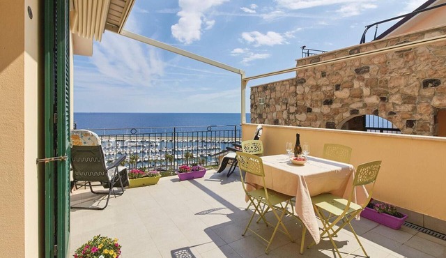Gorgeous apartment in santo stefano (im) with house sea view