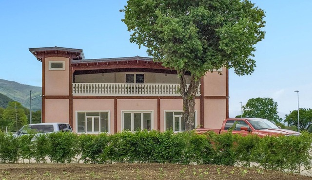 Gorgeous apartment in Lecce nei Marsi with WiFi