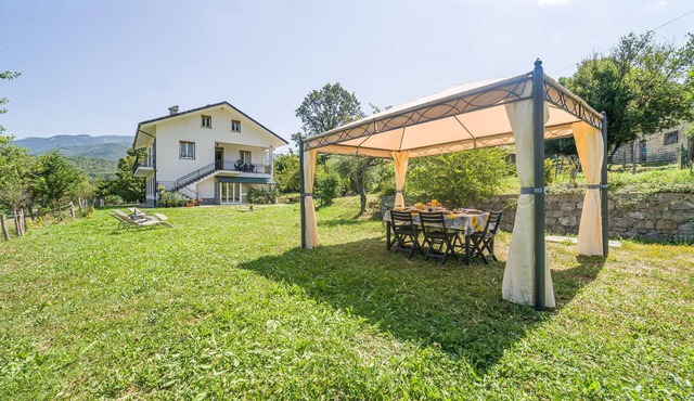 Gorgeous home in San Pietro Vara -SP- with WiFi