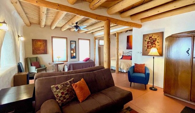 Gorgeous, Romantic Adobe Home between Taos & Ojo Caliente Spa!