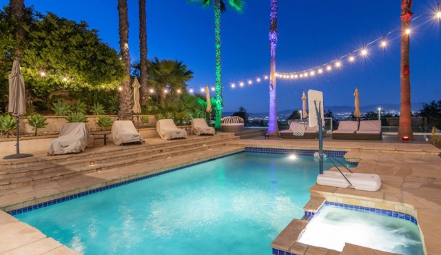 Gorgeous unique villa W/pool, spa & SWEEPING view