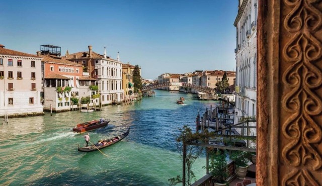 Grand Canal Elegance: Luxurious Stay at Casa Mainella – Palazzina Marioni