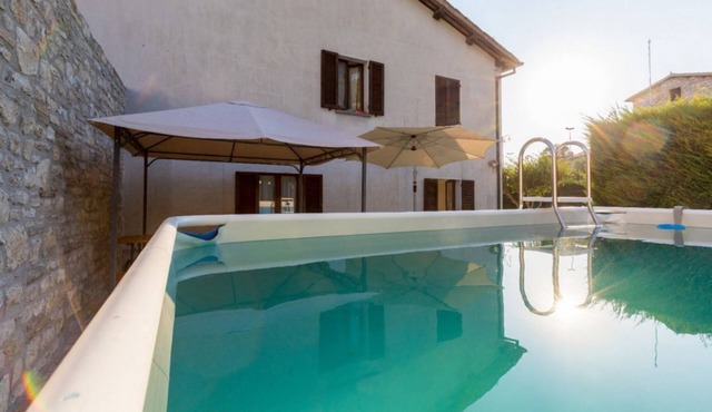 GuestHost - Central apartment that can accommodate up to 6 people, located in the east area (S. Martino-S. Lucia area) of Gubbio, in the hamlet of Perugia, a 300m walk from Teatro Romano and a 10 min walk from Piazza Grande and Palazzo dei Consoli.The fl