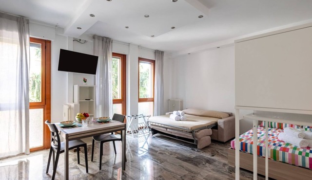 GuestHost - Cozy 40 sqm studio apartment, accommodating up to 4 guests, located on the first floor of a building with an elevator.The accommodation is in a quiet residential neighborhood, 800 meters from the Central Hospital (a 10-minute walk) and within