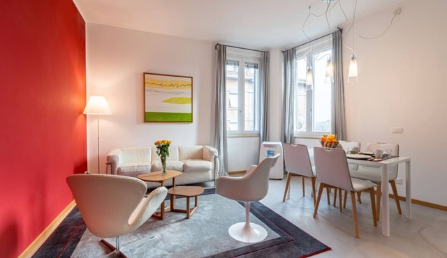 GuestHost - Modern 60 sqm apartment located on the fourth floor of a renovated 30's building without a lift (stairs to access it).The apartment consists of a living room with kitchenette, bedroom and bathroom. The bedroom is inspired by La Chayhana in Uz