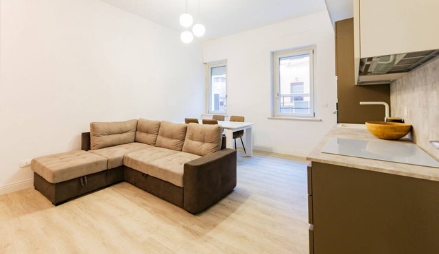 GuestHost - Modern apartment of 85 sqm located on the first floor of a building with a lift (steps to access) perfect for 4 people.The accommodation is located in the heart of Pescara, just 10 meters from Corso Vittorio Emanuele just 7 minutes walk from