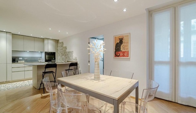 GuestHost - Quadrilatero Chic Apartment