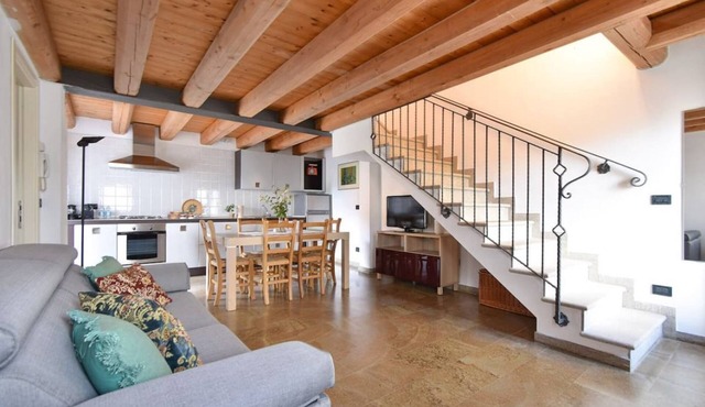GuestHost - The apartment is located in the center of Calaone di Baone at 227 meters above sea level in the municipality of Baone, an area known for its proximity to the Euganean Hills, ideal for nature and sports lovers who wish to take a break in this