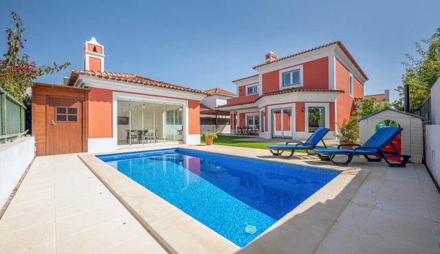 GuestReady - Sunshine oasis with pool